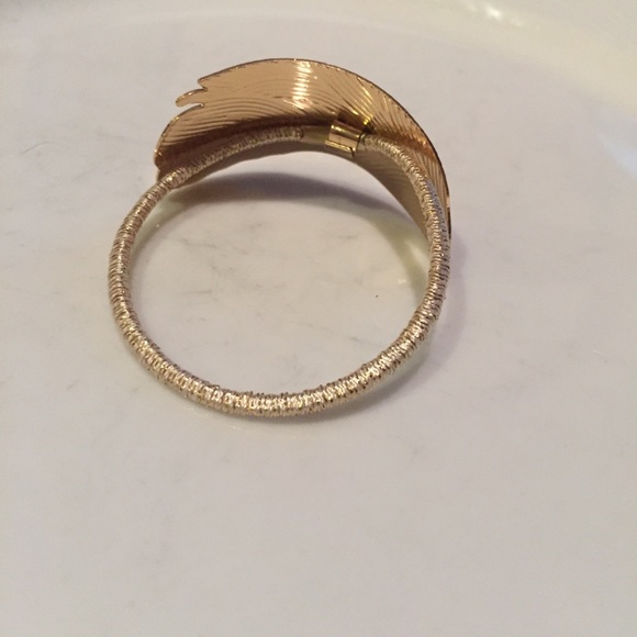 🪶 Awesome Metallic Metal Boho Feather Hair Tie In Gold Or Silver 🪶 - Picture 3 of 8